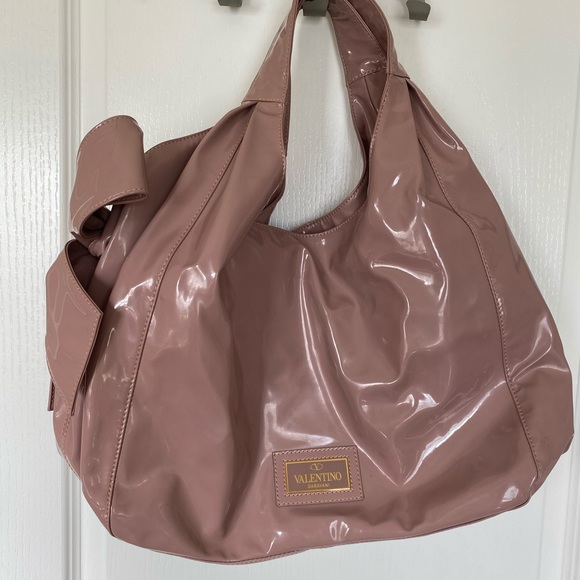 Valentino Garavani Handbags - 100% authentic Valentino Garavani shoulder bag